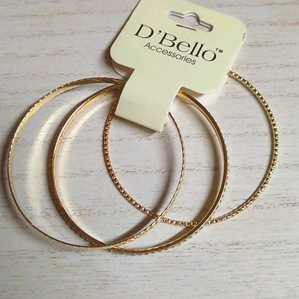 😻 3 For $15 Set 3 Gold Bangles One With Bling